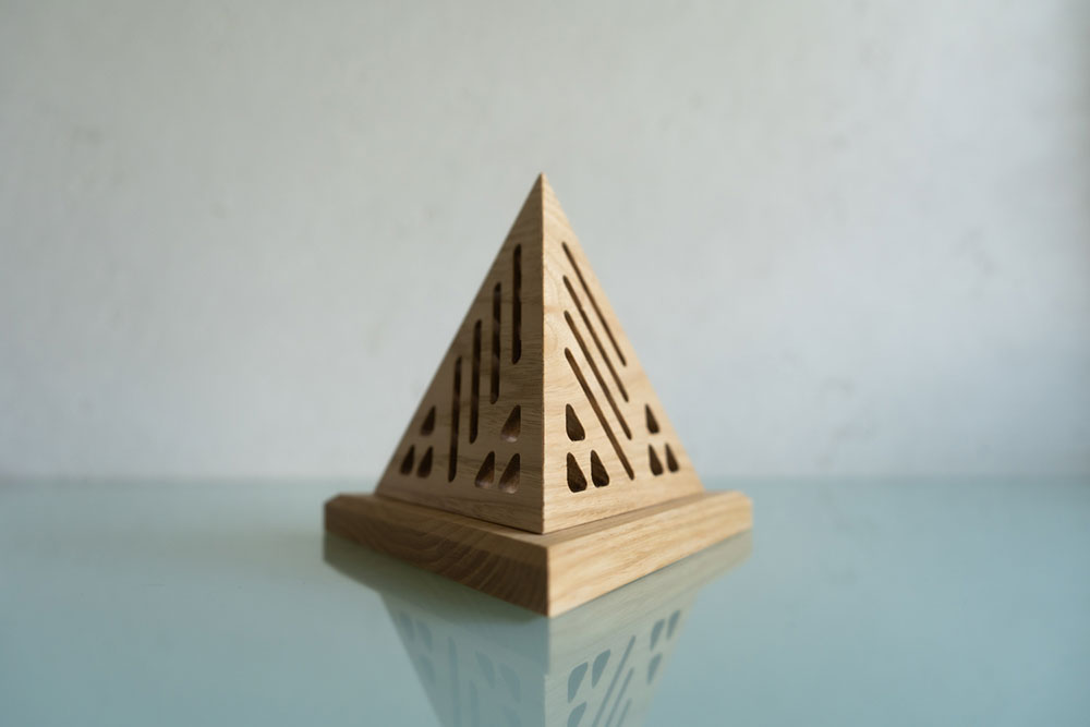ピラミッド型木製香炉＜栗＞